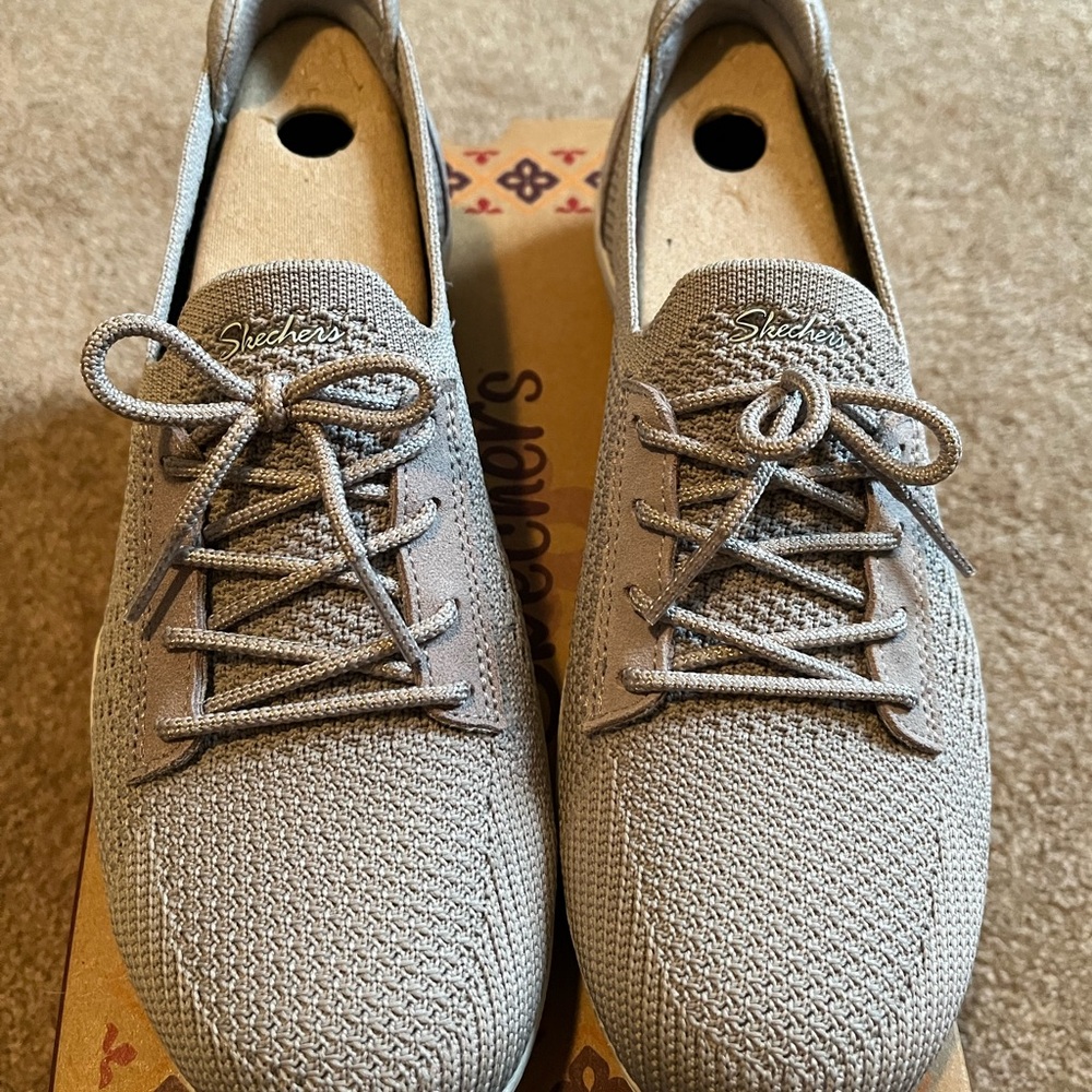 Sketchers Newbury St Sneakers Size 7 Excellent Condition